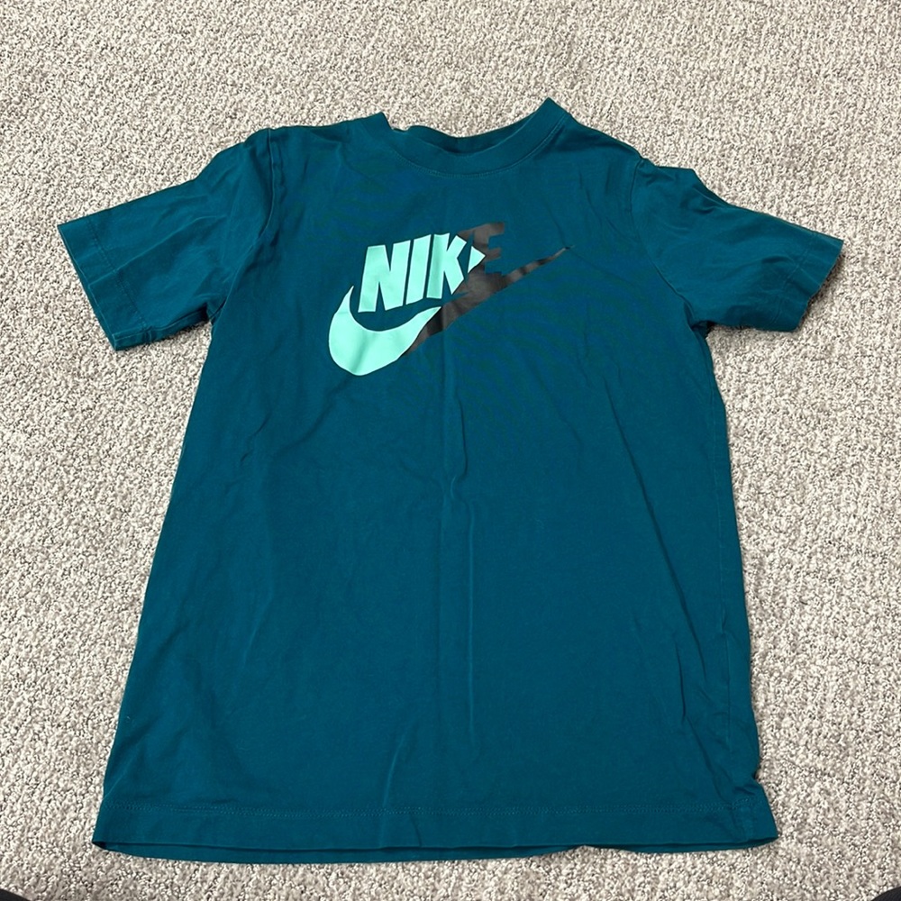 Nike boys tshirt